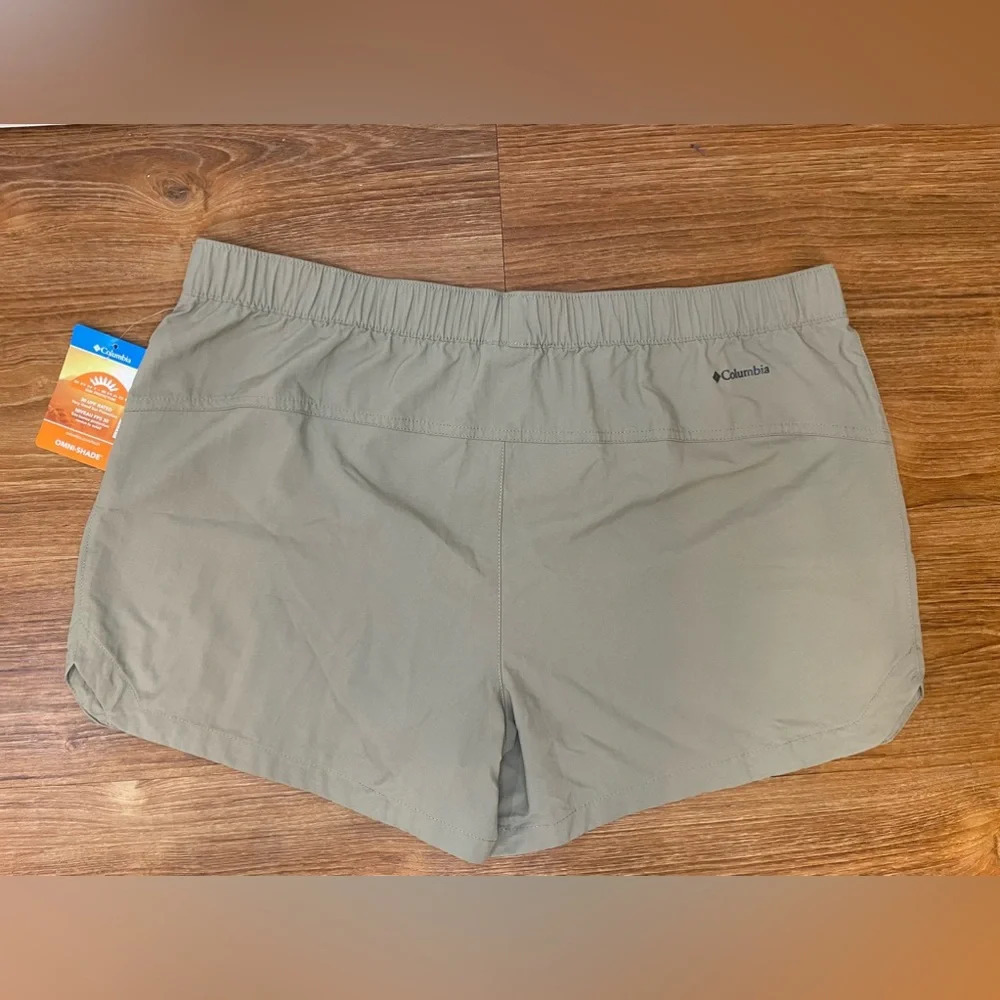 NWT Columbia|| Blossom Bay Shorts Womens L Gray/green Elastic Stretch Nylon